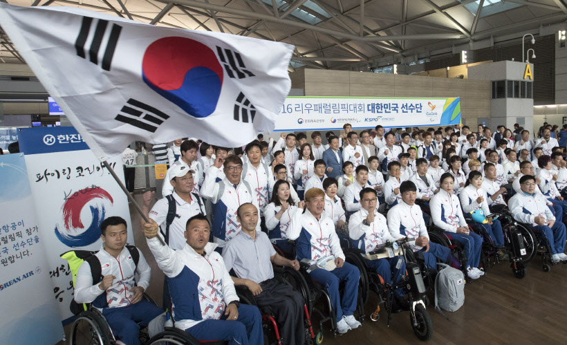 기념촬영하는 리우패럴림픽 국가대표 선수단