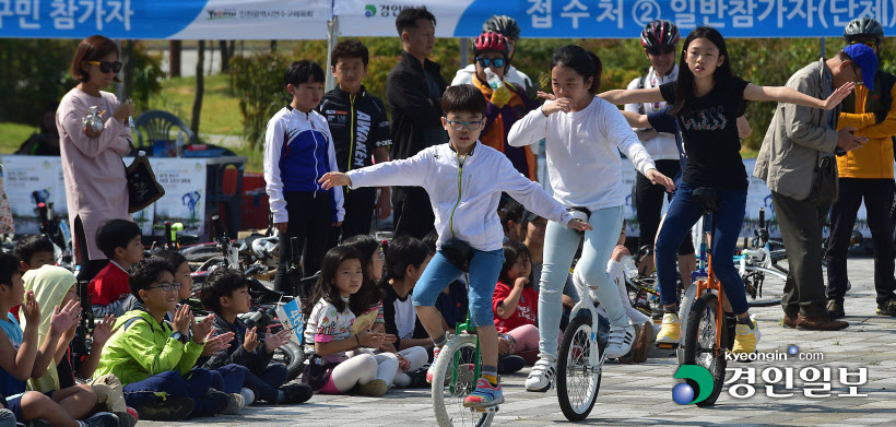 제7회 연수구 자전거 축제 외발자전거 공연