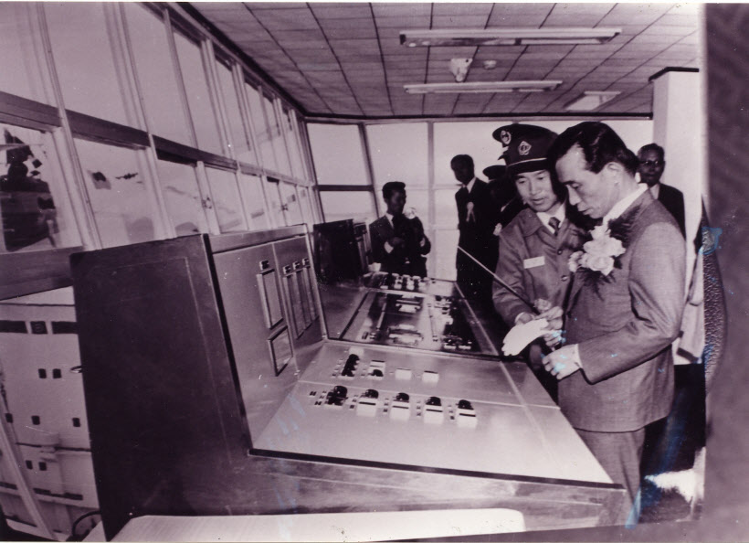 164-갑문타워 준공식에 참석한 박정희 전 대통령(1975년)