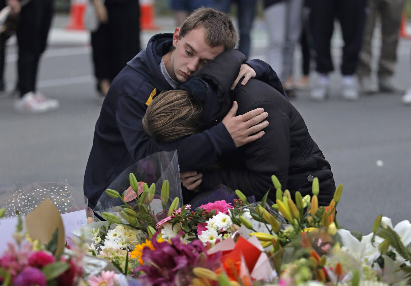 [포토]슬픔에 젖은 뉴질랜드 총격테러 희생자 추모객들