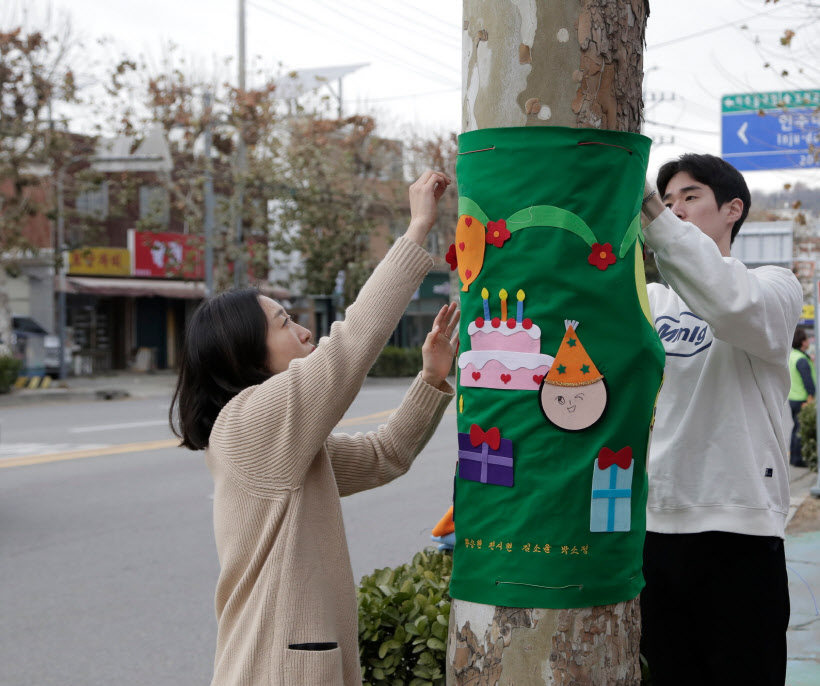 미추홀구 제운사거리 가로수 손뜨게 옷