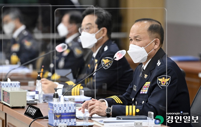 답변하는 이문수 경기북부청장