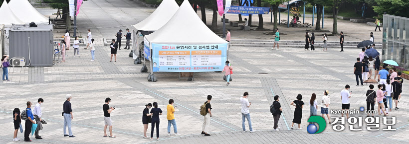 인천 중앙공원 코로나19 임시선별검사소 검사 대기 줄3