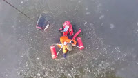 `살얼음판` 저수지서 낚시하다 물에 빠진 70대 남성 저체온증 구조