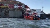 [리얼영상]인천 가덕도 해상서 크레인선과 예인선 충돌… 해경 선원 전원 구조