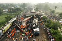 [포토] 인도서 최악의 열차사고… 수백명 사망