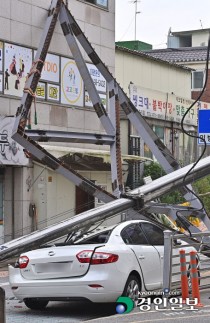 만수초교 인근 24m 크레인 붕괴… 1명 부상