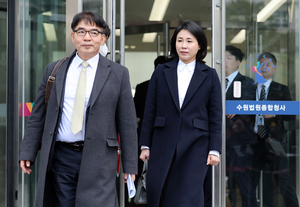 첫 공판서 김혜경 “혐의 부인”.. 검찰 “증거로 입증할 것”