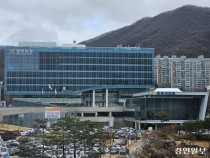 남한산성·달항아리·가마터… 역사 품은 광주시·시의회 청사
