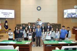 이천시의회, 진가초 학생 대상 '1일 의원 체험활동' 개최